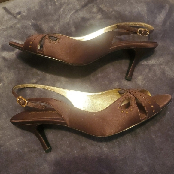 Naturalizer Heels 👠 - Picture 2 of 6